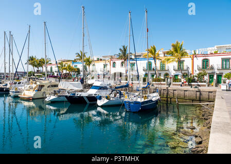 Hermosa ciudad Puerto de Mogan en Gran Canaria - España Foto de stock