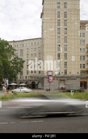 Berlín, Alemania, en Torbauten Strausberger Platz en Berlin-Friedrichshain Foto de stock