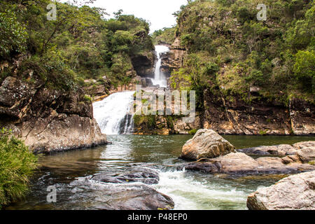 SERRA da Canastra, MG - 04.05.2015: PAISAGEM-TURISMO - Cachoeira do Quilombo na Serra da Canastra, próximo ao município de São João Batista do Glória (MG). (Foto: Cadu Rolim / Fotoarena) Foto de stock