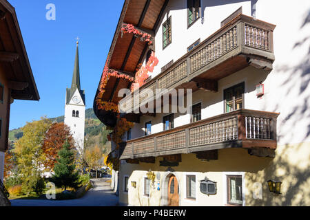 Wald im Pinzgau, iglesia, casa histórica, Pinzgau, Salzburgo, Austria Foto de stock