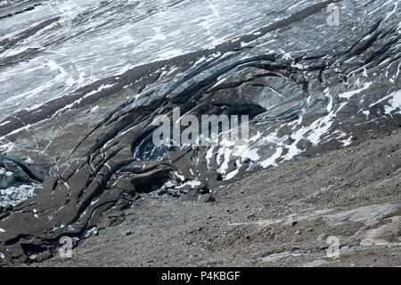 Detalle del glaciar Pasterze, a los pies de Grossglockner en Austria, Europa