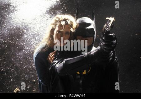 BATMAN (1989) Michael Keaton, Kim Basinger BBTM 092 Fotografía de stock ...