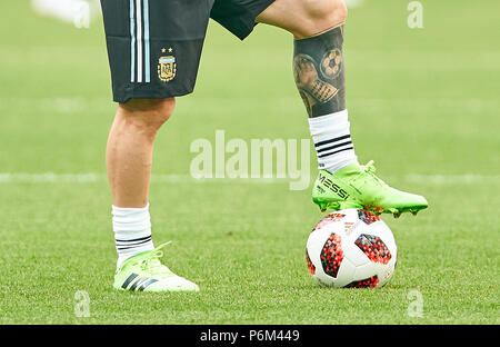 Debería mando Susteen Messi boots fotografías e imágenes de alta resolución - Alamy