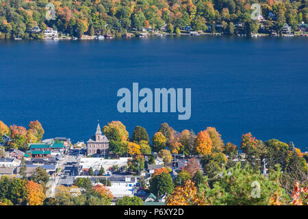 Los Estados Unidos, Nueva York, Adirondack Mountains, el Lago George, vista elevada, otoño Foto de stock