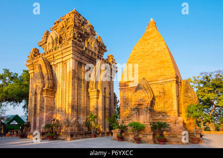 Templo Po Nagar Cham Towers, Nha Trang, provincia de Khanh Hoa, Vietnam Foto de stock