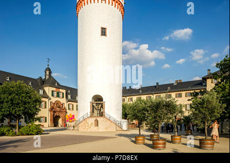 Torreón medieval, la Torre Blanca, el patio, el castillo de Landgrave, Bad Homburg vor der Höhe, Hesse, Alemania Foto de stock