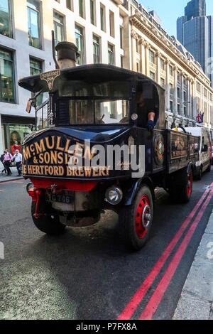 Londres, Reino Unido. El 6 de julio de 2018 - Londres - Inglaterra - McMullen & Hijo uniformado Cervecería 1932 Sentinel SC4 carbón camión viaja a través de la City de Londres - Crédito : Brian Duffy/Alamy Live News