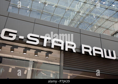 Firmar por la calle alta marca de ropa G-Star Raw en Birmingham, Reino  Unido Fotografía de stock - Alamy