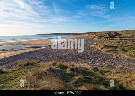 Cerca de la playa de Freshwater West Castlemartin en la costa de Pembrokeshire en Gales Foto de stock