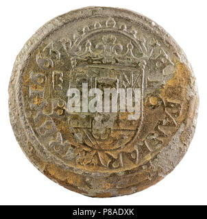 Antigua moneda de cobre española del Rey Felipe IV. 1663. Acuñado en Segovia. !6 Maravedis. Retroceso. Foto de stock