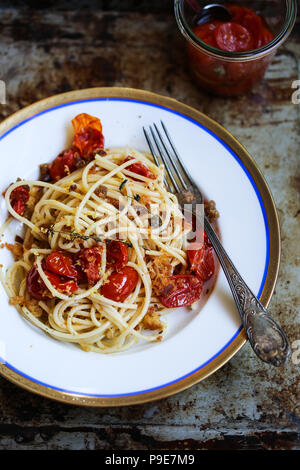 Tomates cherry asado espaguetis. Para una buena salud. Dieta Mediterránea Foto de stock
