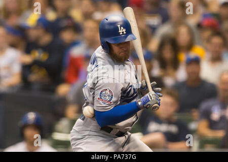 Milwaukee, WI, USA. 8 de mayo, 2018. Milwaukee Brewers el jardinero central  Christian Yelich #22 durante el partido de béisbol de las Grandes Ligas  entre los Cerveceros de Milwaukee y los Indios