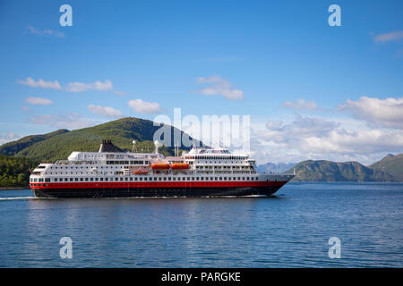 Cruceros en fjord, Noruega Foto de stock