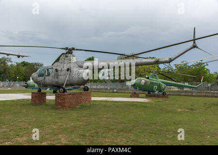 KRUMOVO, Plovdiv, Bulgaria - 29 de abril de 2017: el Museo de la aviación cerca de el aeropuerto de Plovdiv, Bulgaria