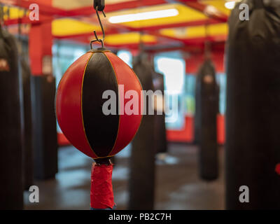 El Boxeo Se Divierte Grueso De Caoba Bolsa De Boxeo Colgantes Speedball Plataforma De Formaci/ón Resistencia Color : Brown, Size : 60x60x3cm