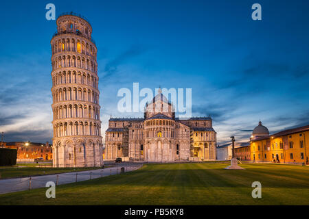 La catedral y la Torre Inclinada de Pisa, Italia Foto de stock