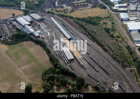 Vista aérea de la Neville Hill Depot apartadero ferroviario de edificios y en Cruz Verde, Leeds Foto de stock
