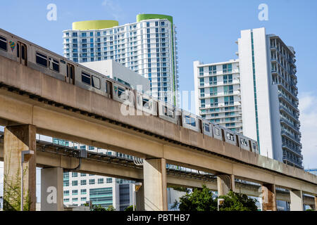 Miami Florida, Brickell Area, Metrorail, edificios, horizonte urbano, rascacielos rascacielos rascacielos edificios viviendas multifamiliares, apartamentos res