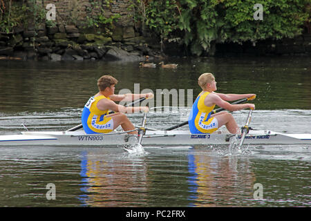WRC, J14 duplica, en Warrington Verano 2018 Club de Remo regata, Howley Lane, el río Mersey, Cheshire, el Noroeste de Inglaterra, Reino Unido.