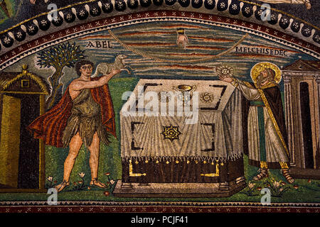 El sacrificio de Abel y Melquisedec en la Basílica de San Vitale 547 AD 6 siglo en Ravenna - Mosaicos ( tardía, la arquitectura romana y bizantina) - Emilia-Romaña en el norte de Italia. ( Sitio de Patrimonio Mundial de la UNESCO ). Foto de stock