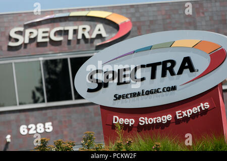 Un logotipo firmar fuera de la sede de Spectra Logic, en Boulder, Colorado, el 21 de julio de 2018. Foto de stock