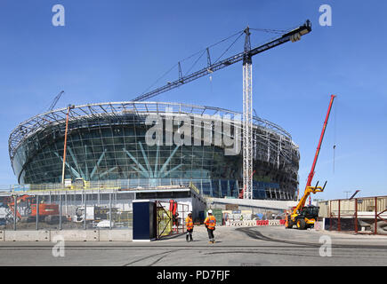 Construcción de Inglaterra premier league Tottenham Hotspur equipo nuevo estadio de 62.000 asientos en White Hart Lane, Londres. A punto de terminarse (agosto 2018).
