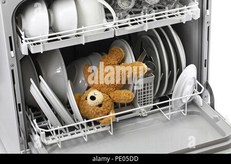 Teddy bear nunca debe poner en el lavavajillas. Foto de stock