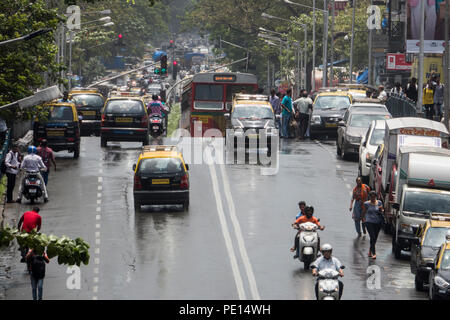 El centro de tráfico en Frere puente después de lluvias monzónicas en Mumbai, India Foto de stock