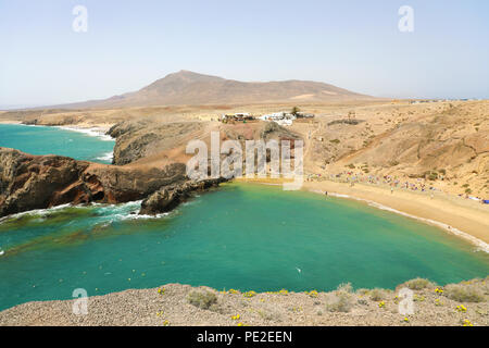Playa Papagayo, wild playa paradisíaca en la isla de Lanzarote, ESPAÑA Foto de stock