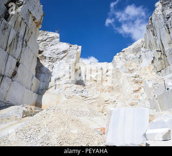Cantera de mármol de Carrara. Alpi Apuane, en Toscana, Italia Foto de stock