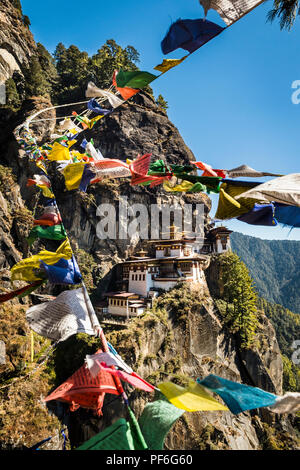 Los Tigres nido, o paro Taktsang, como también se sabe, cerca de Paro, Bhután Foto de stock
