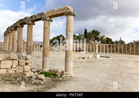 Plaza ovalada en la antigua ciudad de Jerash, Jordania Foto de stock