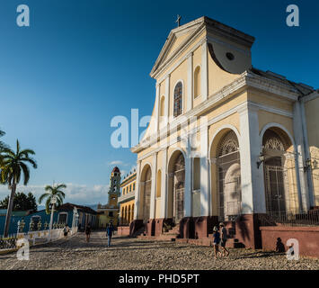 Trinidad, Cuba / Marzo 15, 2016: la Iglesia de la Santísima Trinidad en la Plaza Mayor, el centro histórico de la ciudad, declarada Patrimonio Mundial de la UNESCO sit Foto de stock