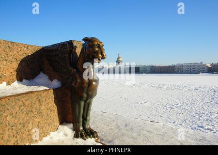 La helada mañana de invierno y Griffin en el terraplén de la Universidad