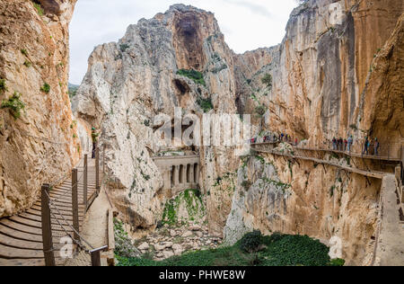 Pasarelas y espectaculares acantilados de Caminito del Rey, España Foto de stock