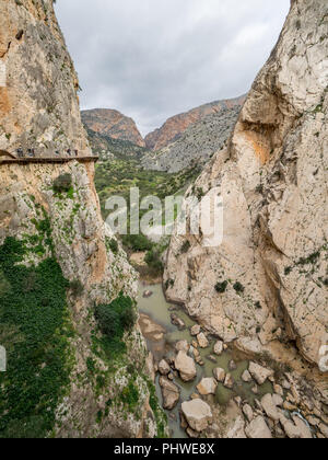 Pasarelas y espectaculares acantilados de Caminito del Rey, España Foto de stock