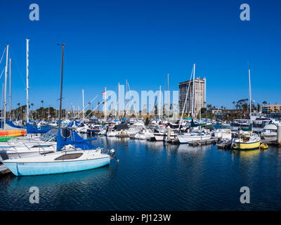 Los barcos atracados en el puerto deportivo, el Oceanside Harbor, Oceanside, California. Foto de stock