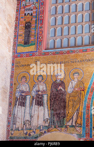 Mosaicos (5to siglo), el interior del Baptisterio de San Juan de Letrán, Roma, Lazio, Italia