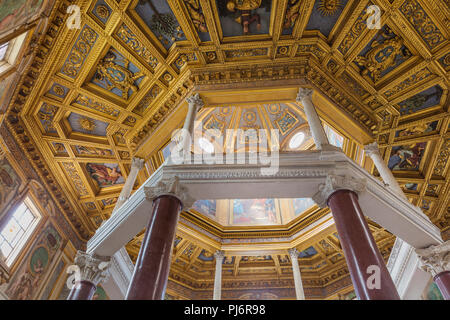 Interior del Baptisterio de San Juan de Letrán, Roma, Lazio, Italia