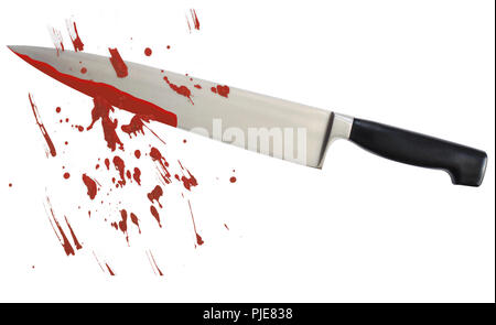 Cuchillo de cocina sangrienta salpicado de manchas de sangre sobre fondo blanco - asesino asesino violance concepto fondo con espacio de copia. Foto de stock