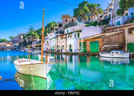 Hermosa vista de Cala Figuera, antiguo puerto pesquero en Mallorca, Islas Baleares, España Mar Mediterráneo