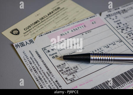 Nagoya Japon El 24 De Diciembre De 15 Una Pluma Con Tarjeta De Inmigracion Japonesa Sobre La Mesa En El Avion De Pasajeros Fotografia De Stock Alamy