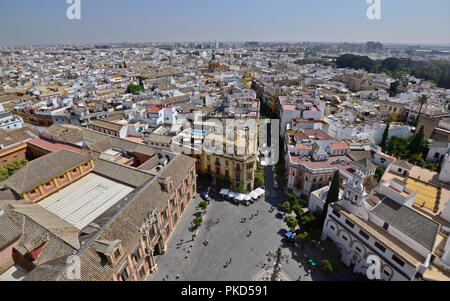 Vista panorámica de Sevilla desde la Giralda, España