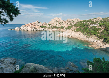 Cerdeña. Capo Testa. Italia. Vista superior del mar.