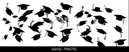 Las gorras de la tabla de mortarboard de la graduación se ven arrojadas en el aire en la celebración. Foto de stock