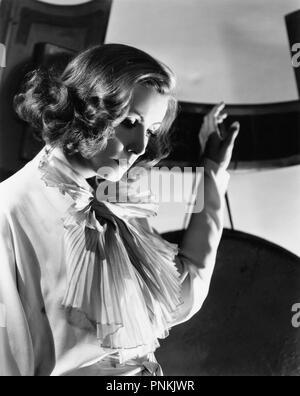 El título de la película original: The Painted Veil. Título en inglés: The Painted Veil. Año: 1934. Director: Richard Boleslavski. Estrellas: Greta Garbo. Crédito: M.G.M. / Álbum Foto de stock