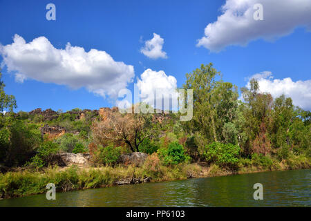 Opiniones de Arnhem Land tomada del río Alligator Oriental, Territorio del Norte, Australia Foto de stock