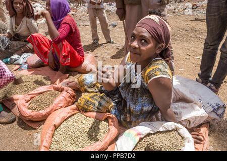 Dolo mercado Mena, en la región de Oromia, en Etiopía. Legumbres Foto de stock