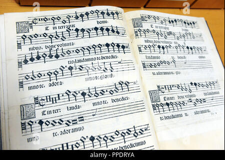 Notas desde el siglo XV por el compositor renacentista Orlando di Lasso en la biblioteca de la Academia de Música de la Arcisstrasse. Foto de stock