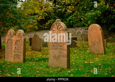 Grabsteine, Friedhof Dorfkirche Stiepel, Brockhauser Strasse, Stiepel, Bochum, Nordrhein-Westfalen, Deutschland
